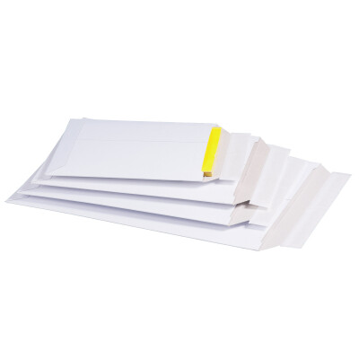 Enveloppe blanche en carton compact